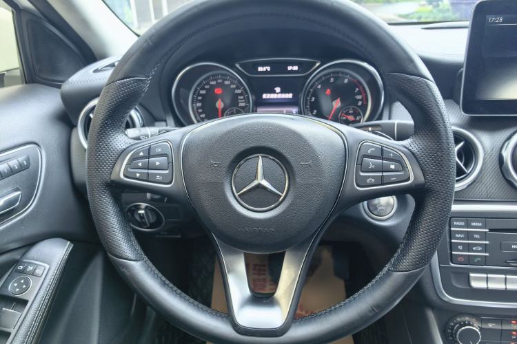 Used Mercedes-Benz GLA 2017 GLA 200 Fashion Model Interior 9