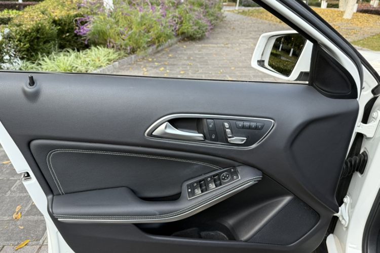 Used Mercedes-Benz GLA 2017 GLA 200 Sport Edition Interior 9