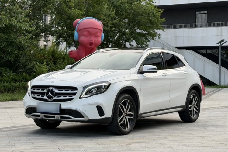 Used Mercedes-Benz GLA 2017 GLA 200 Fashion Model Guazi used car, China used car export, Used car for sale, Used Mercedes-Benz cars, Cheapest cars for sale