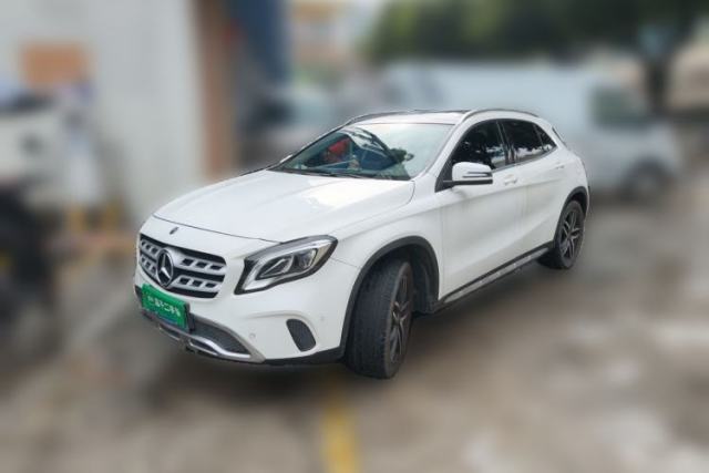 Ojetý Mercedes-Benz GLA 2017 GLA 200 Fashion Model