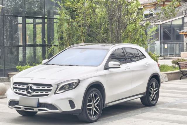 Ojetý Mercedes-Benz GLA 2017 GLA 200 Fashion Model