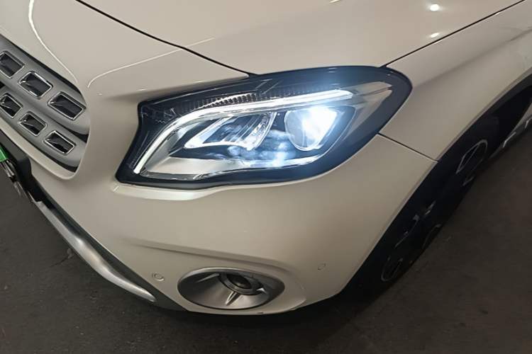 Used Mercedes-Benz GLA 2017 GLA 220 4MATIC Fashion Model Left Front Headlight