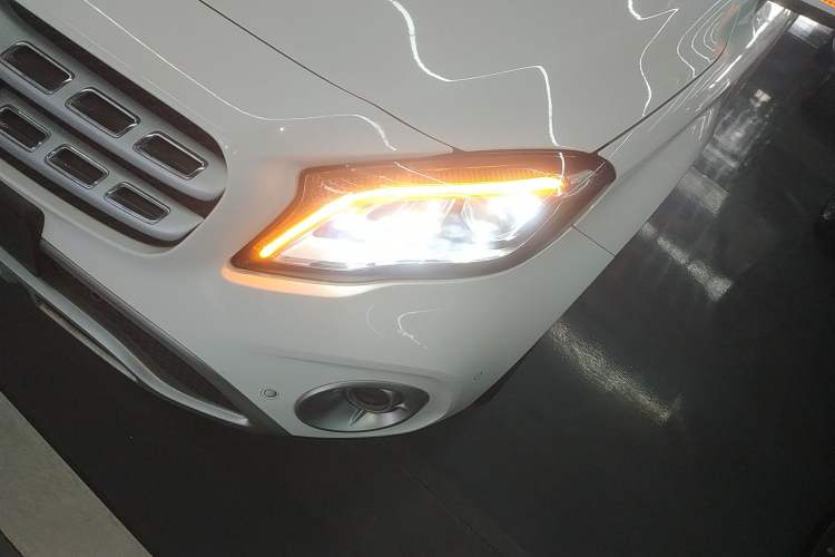 Used Mercedes-Benz GLA 2017 GLA 220 4MATIC Fashion Model Left Front Headlight