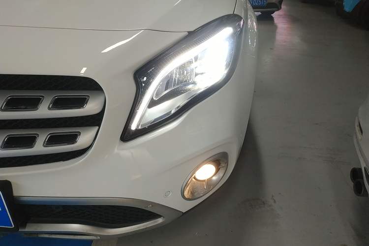 Used Mercedes-Benz GLA 2017 GLA 220 4MATIC Fashion Model Left Front Headlight