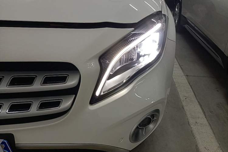 Used Mercedes-Benz GLA 2017 GLA 220 4MATIC Fashion Model Left Front Headlight