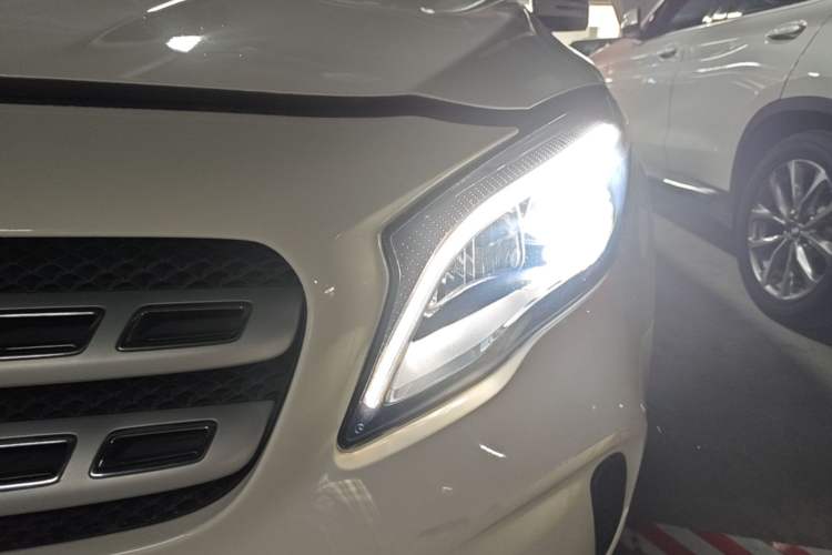 Used Mercedes-Benz GLA 2017 GLA 200 Fashion Model Left Front Headlight