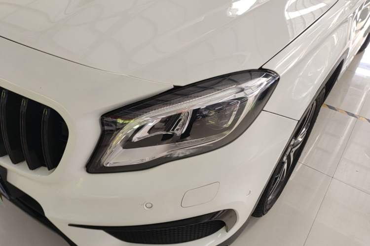 Used Mercedes-Benz GLA 2017 GLA 200 Fashion Model Left Front Headlight
