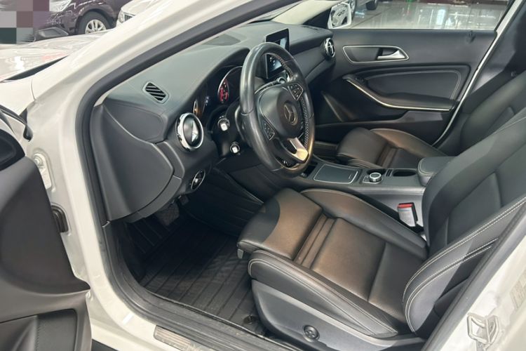 Used Mercedes-Benz GLA 2017 GLA 200 Fashion Model Left Front Seat
