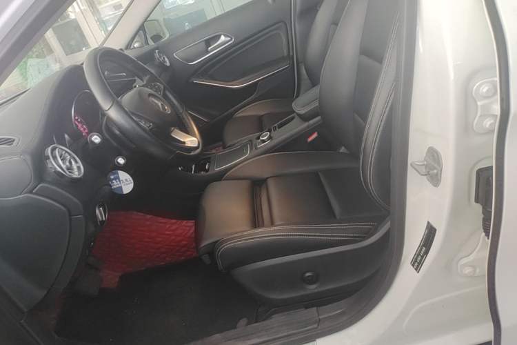 Used Mercedes-Benz GLA 2017 GLA 200 Fashion Model Left Front Seat