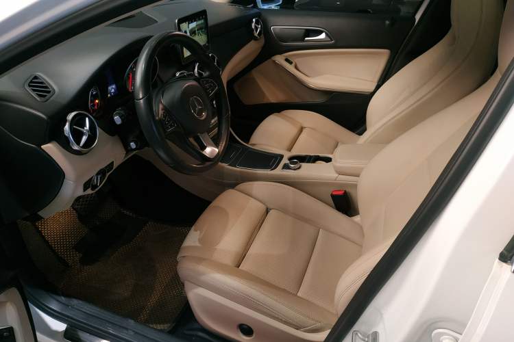 Used Mercedes-Benz GLA 2017 GLA 200 Sport Edition Left Front Seat