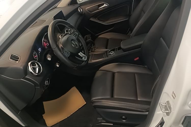 Used Mercedes-Benz GLA 2017 GLA 220 4MATIC Fashion Model Left Front Seat