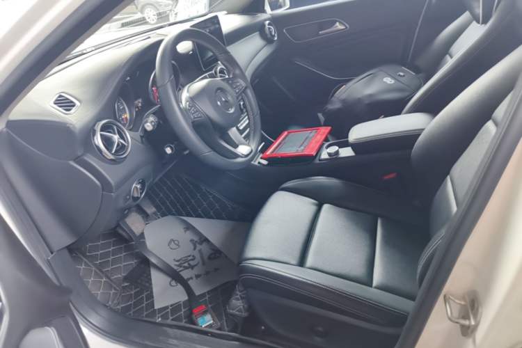 Used Mercedes-Benz GLA 2017 GLA 200 Fashion Model Left Front Seat