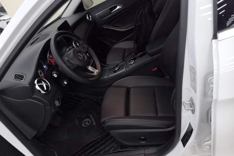 Used Mercedes-Benz GLA 2017 GLA 200 Sport Edition Left Front Seat