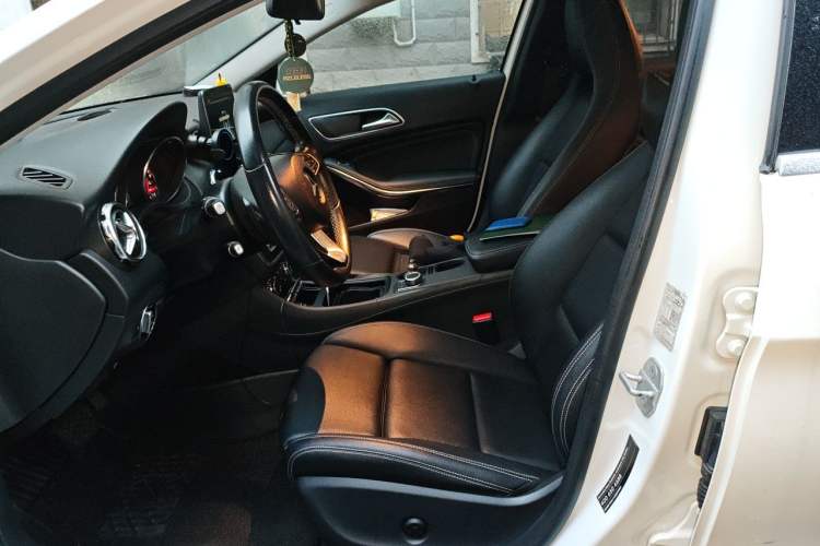 Used Mercedes-Benz GLA 2017 GLA 200 Sport Edition Left Front Seat