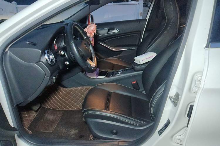 Used Mercedes-Benz GLA 2017 GLA 200 Sport Edition Left Front Seat