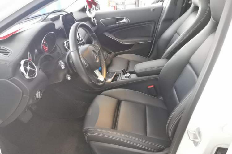 Used Mercedes-Benz GLA 2017 GLA 220 4MATIC Fashion Model Left Front Seat