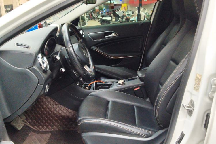 Used Mercedes-Benz GLA 2017 GLA 200 Fashion Model Left Front Seat
