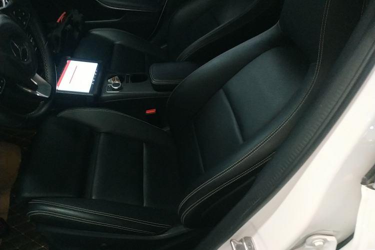 Used Mercedes-Benz GLA 2017 GLA 220 4MATIC Fashion Model Left Front Seat