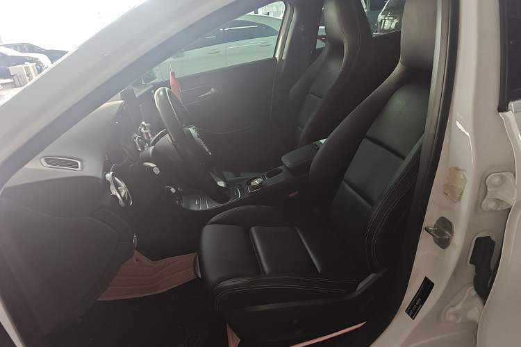 Used Mercedes-Benz GLA 2017 GLA 200 Sport Edition Left Front Seat