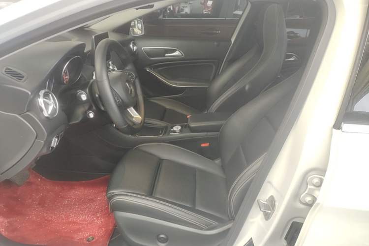 Used Mercedes-Benz GLA 2017 GLA 200 Sport Edition Left Front Seat