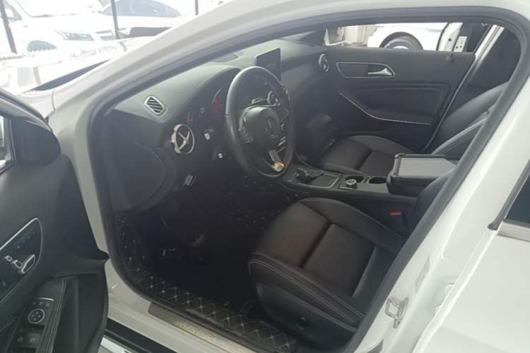 Used Mercedes-Benz GLA 2017 GLA 220 4MATIC Fashion Model Left Front Seat