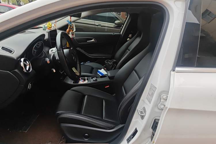 Used Mercedes-Benz GLA 2017 GLA 200 Sport Edition Left Front Seat