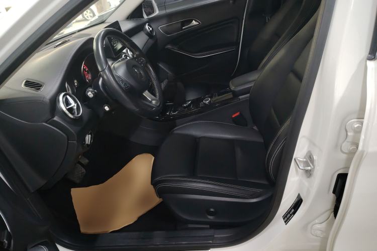 Used Mercedes-Benz GLA 2017 GLA 220 4MATIC Fashion Model Left Front Seat