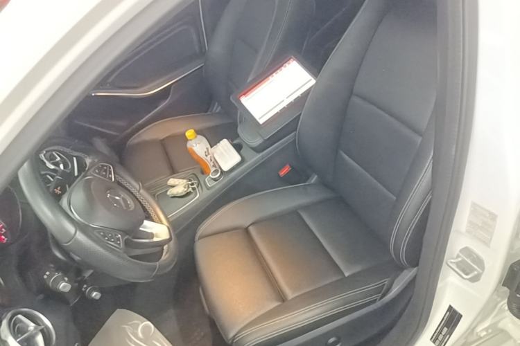 Used Mercedes-Benz GLA 2017 GLA 220 4MATIC Fashion Model Left Front Seat
