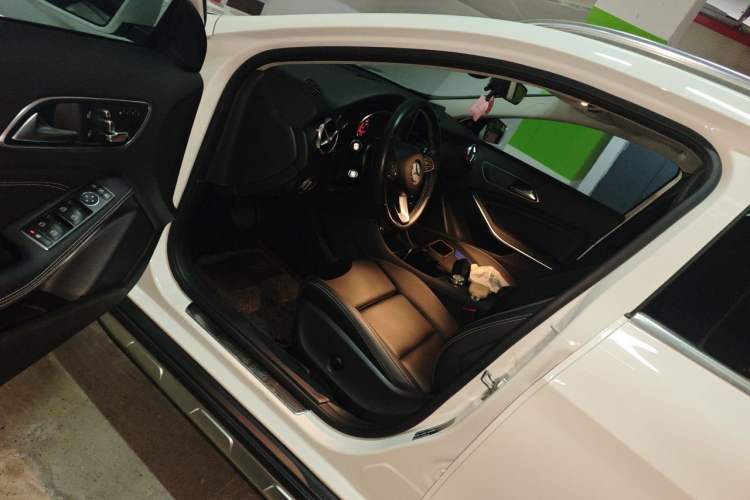 Used Mercedes-Benz GLA 2017 GLA 200 Fashion Model Left Front Seat