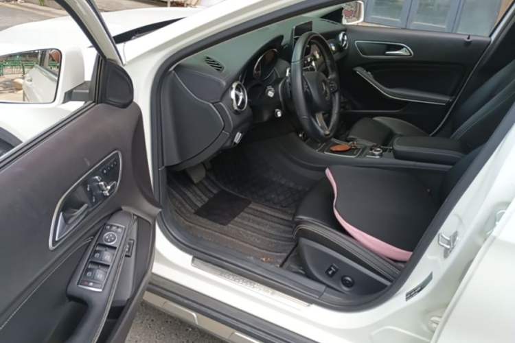 Used Mercedes-Benz GLA 2017 GLA 200 Fashion Model Left Front Seat