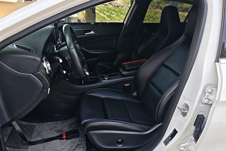 Used Mercedes-Benz GLA 2017 GLA 200 Fashion Model Left Front Seat