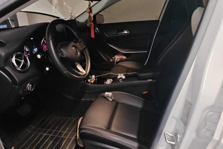 Used Mercedes-Benz GLA 2017 GLA 200 Fashion Model Left Front Seat