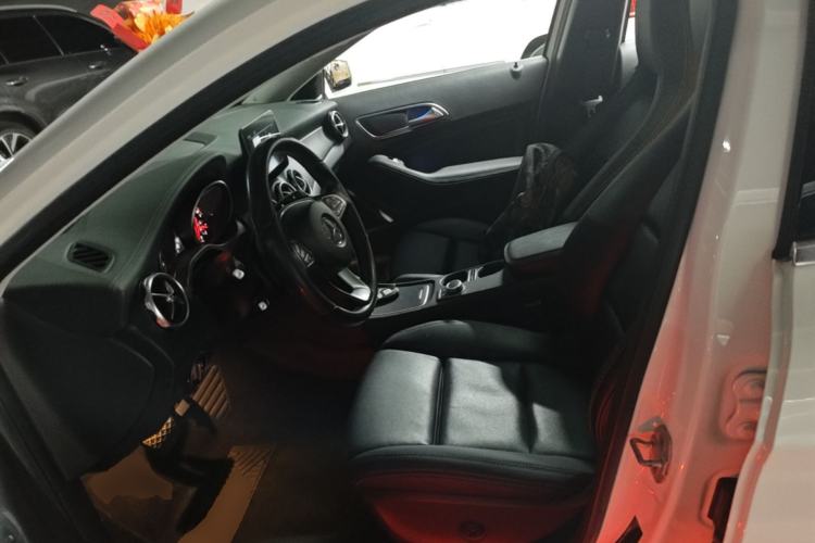 Used Mercedes-Benz GLA 2017 GLA 200 Fashion Model Left Front Seat