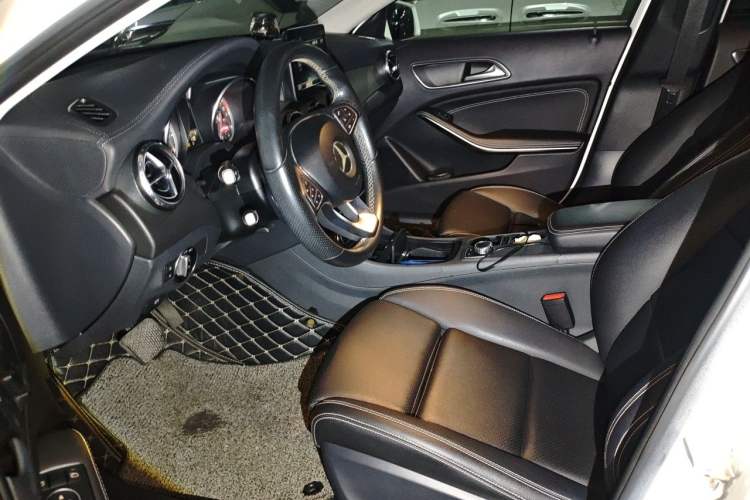 Used Mercedes-Benz GLA 2017 GLA 200 Sport Edition Left Front Seat