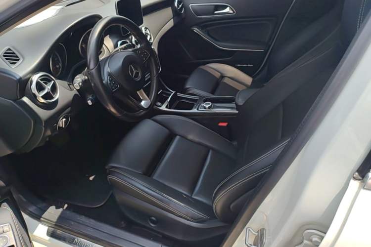 Used Mercedes-Benz GLA 2017 GLA 200 Sport Edition Left Front Seat