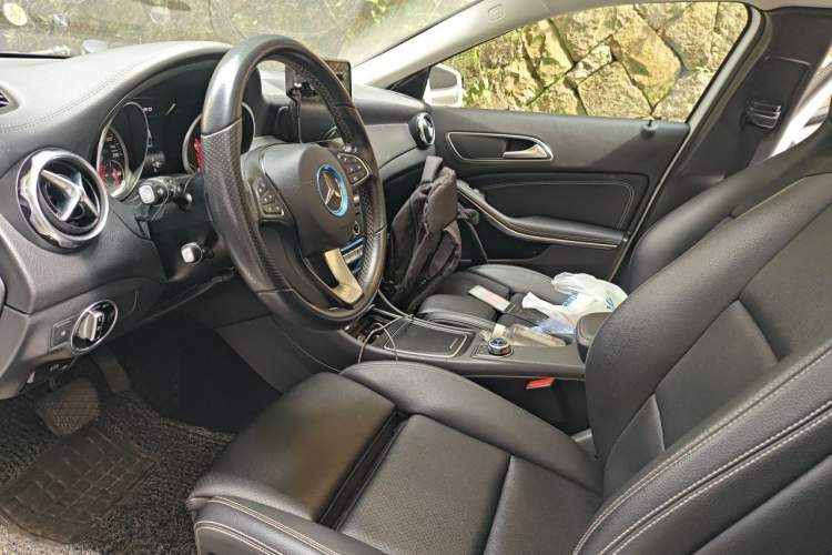 Used Mercedes-Benz GLA 2017 GLA 200 Fashion Model Left Front Seat