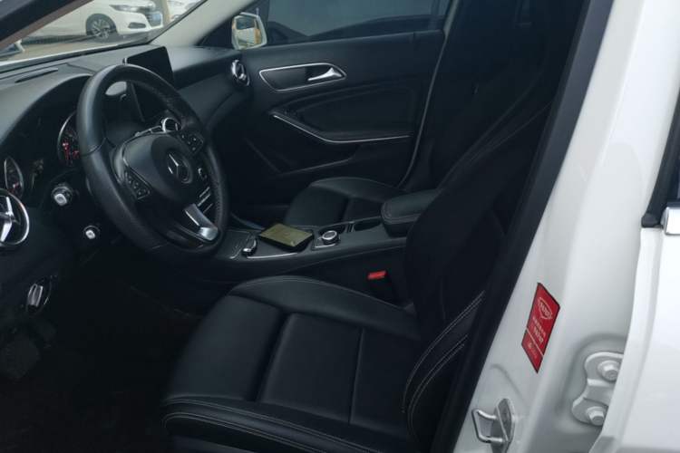Used Mercedes-Benz GLA 2017 GLA 200 Sport Edition Left Front Seat