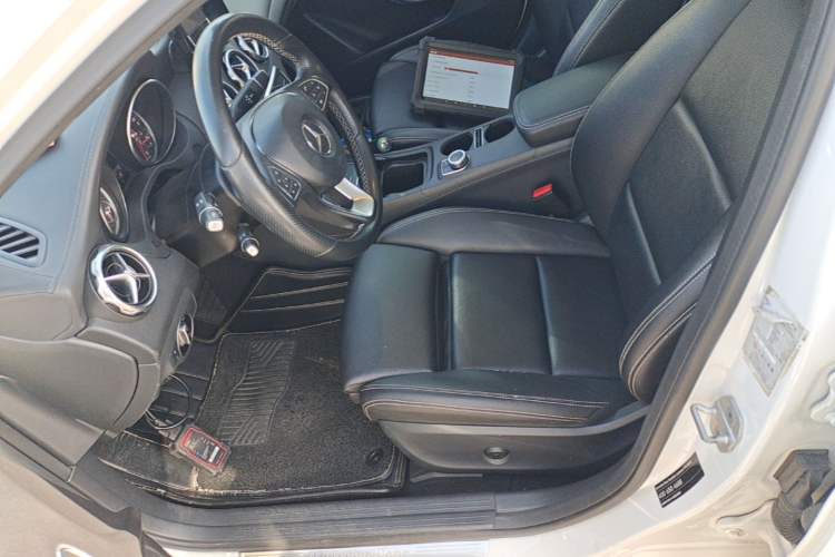 Used Mercedes-Benz GLA 2017 GLA 220 4MATIC Fashion Model Left Front Seat