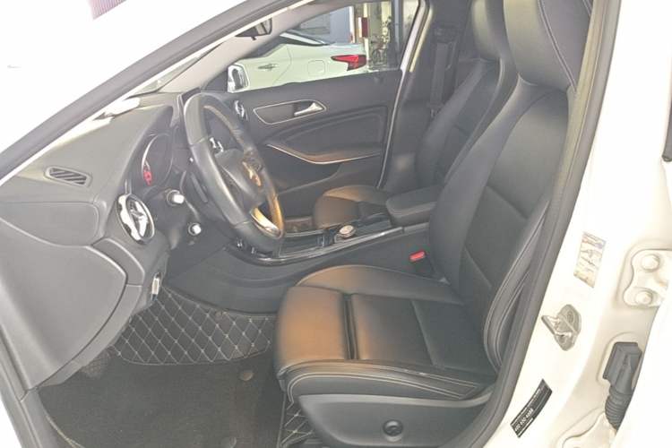 Used Mercedes-Benz GLA 2017 GLA 200 Fashion Model Left Front Seat