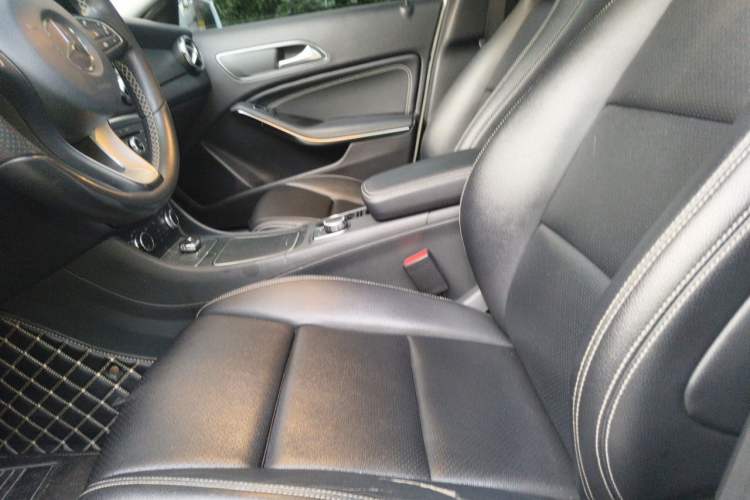 Used Mercedes-Benz GLA 2017 GLA 200 Fashion Model Left Front Seat