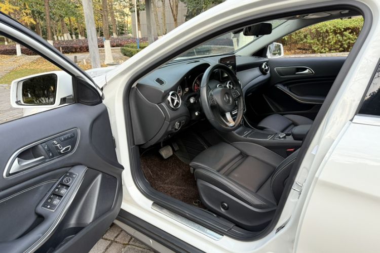 Used Mercedes-Benz GLA 2017 GLA 200 Sport Edition Left Front Seat