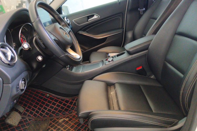 Used Mercedes-Benz GLA 2017 GLA 220 4MATIC Fashion Model Left Front Seat