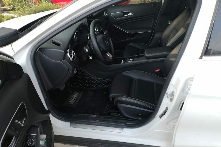 Used Mercedes-Benz GLA 2017 GLA 200 Sport Edition Left Front Seat