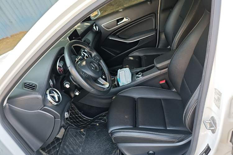 Used Mercedes-Benz GLA 2017 GLA 220 4MATIC Fashion Model Left Front Seat