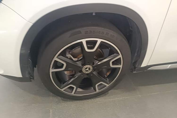 Used Mercedes-Benz GLA 2017 GLA 220 4MATIC Fashion Model Left Front Wheel Hub