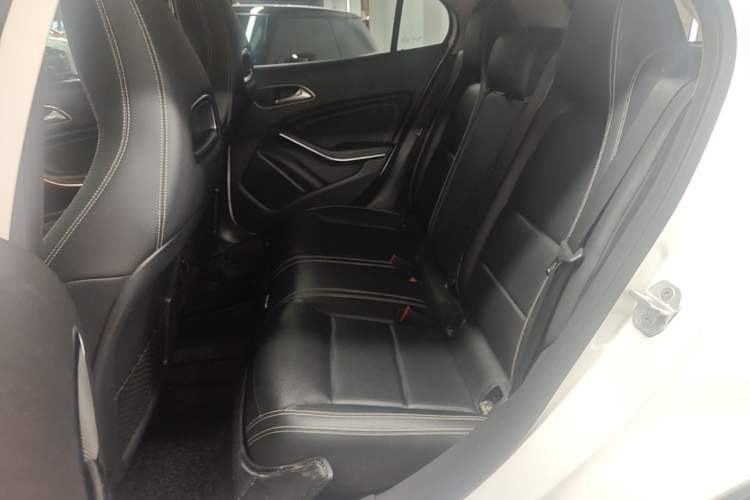 Used Mercedes-Benz GLA 2017 GLA 220 4MATIC Fashion Model Left Rear Seat