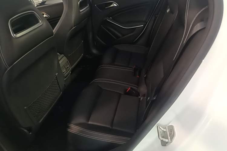 Used Mercedes-Benz GLA 2017 GLA 220 4MATIC Fashion Model Left Rear Seat