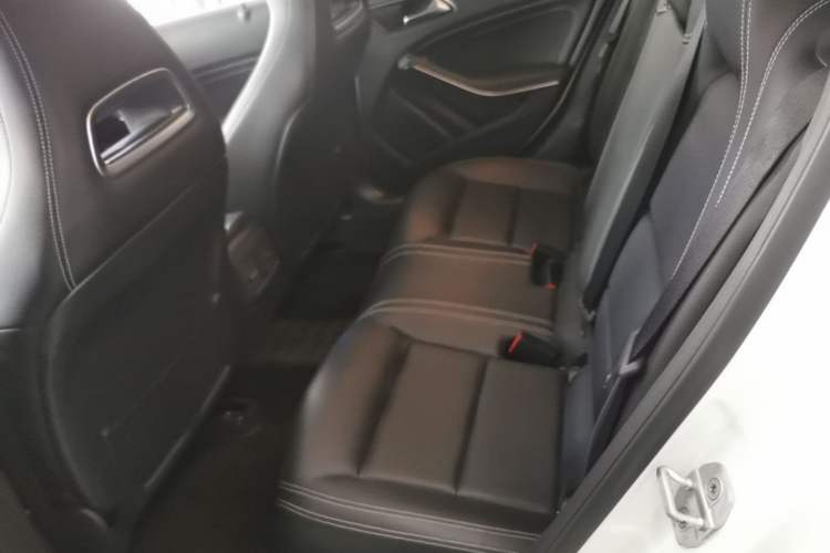 Used Mercedes-Benz GLA 2017 GLA 220 4MATIC Fashion Model Left Rear Seat