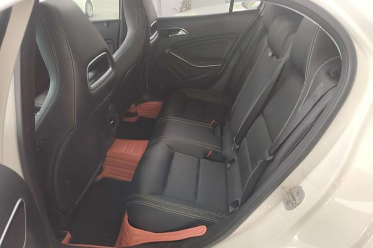 Used Mercedes-Benz GLA 2017 GLA 200 Fashion Model Left Rear Seat