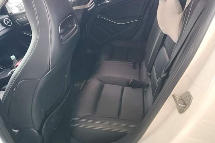 Used Mercedes-Benz GLA 2017 GLA 200 Fashion Model Left Rear Seat